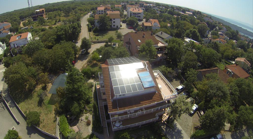 Apartments And Rooms Njivice Eksteriør billede